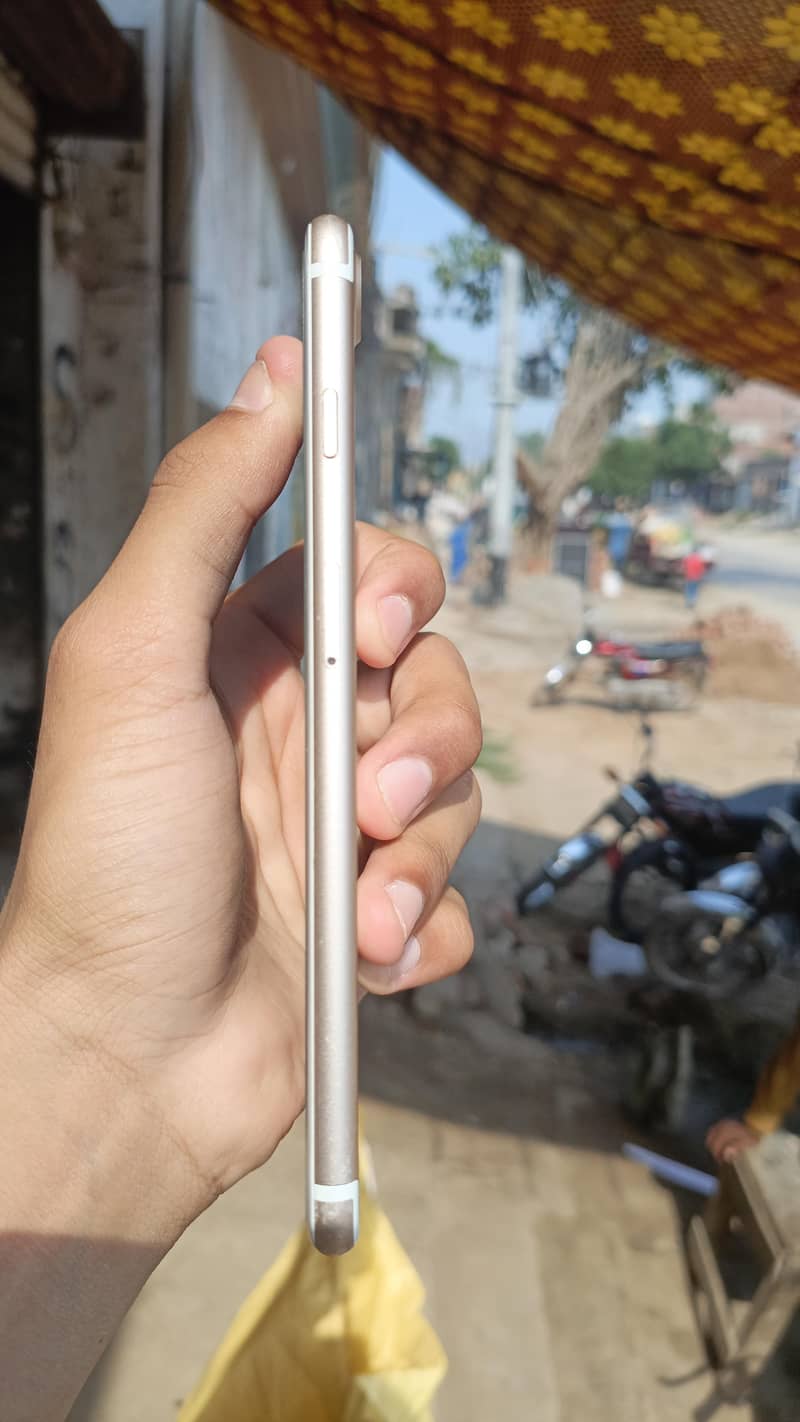 Apple iPhone 7 Plus 1