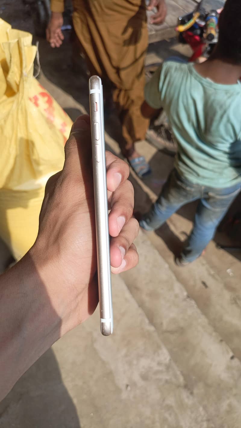Apple iPhone 7 Plus 3