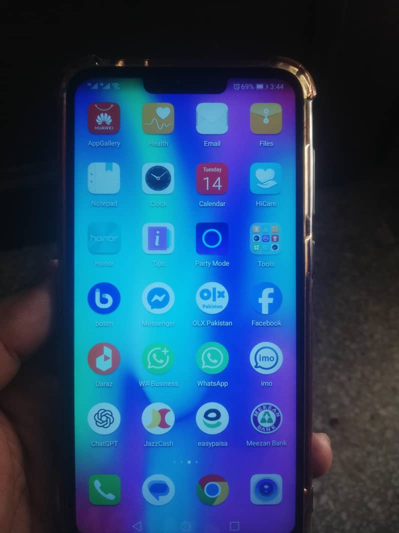 Honor 8c 3