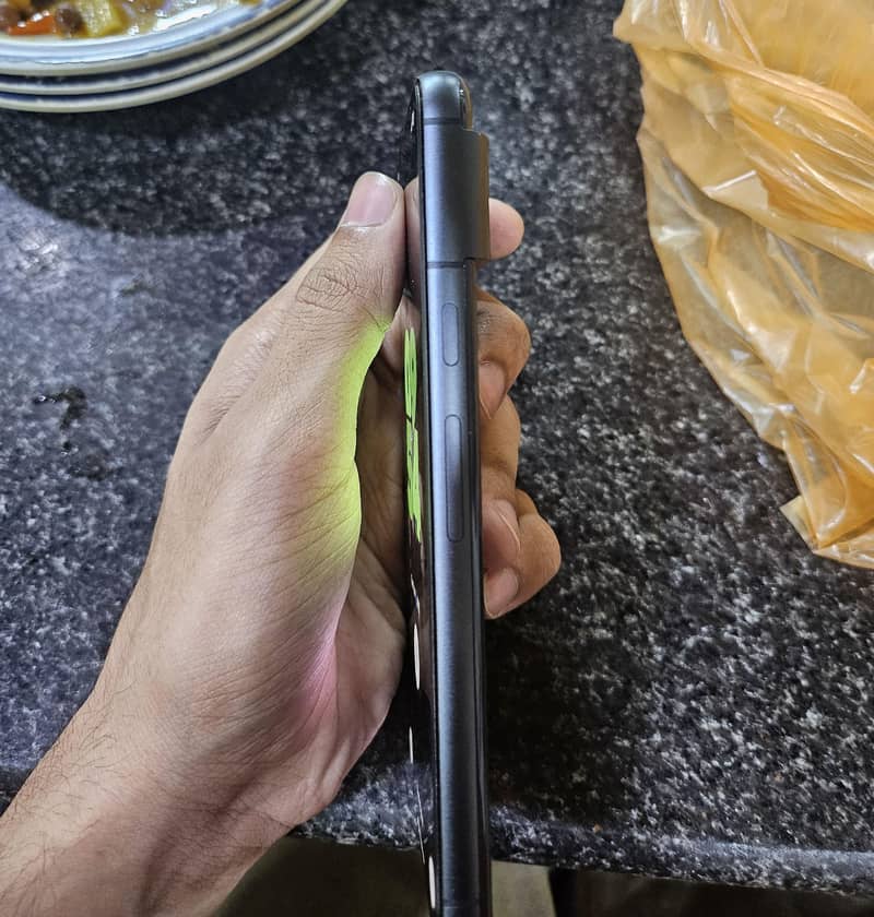 Google Pixel 8 4