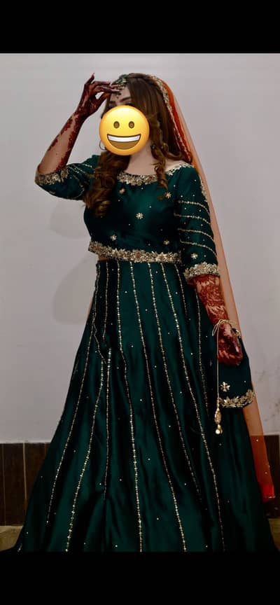 Choli lehnga available in emerlad green and rust color