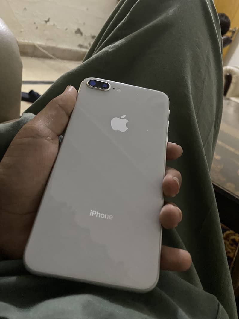 Apple iPhone 8 Plus 1