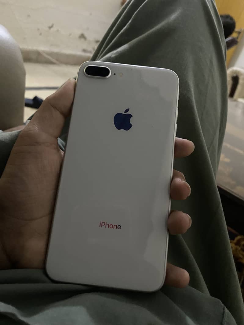 Apple iPhone 8 Plus 2