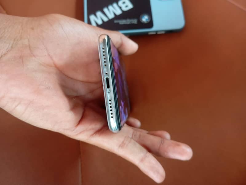 Apple iPhone X 4
