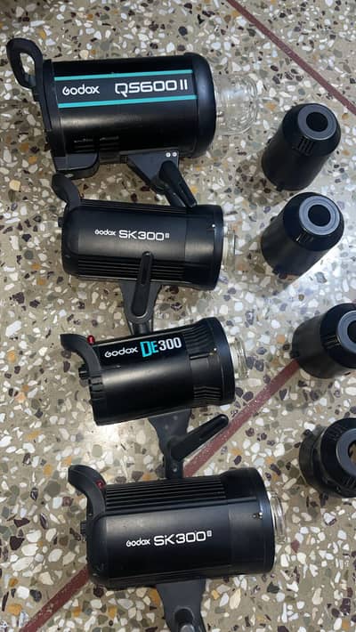 Godox exclusive lights and softboxes 10/10 almost new