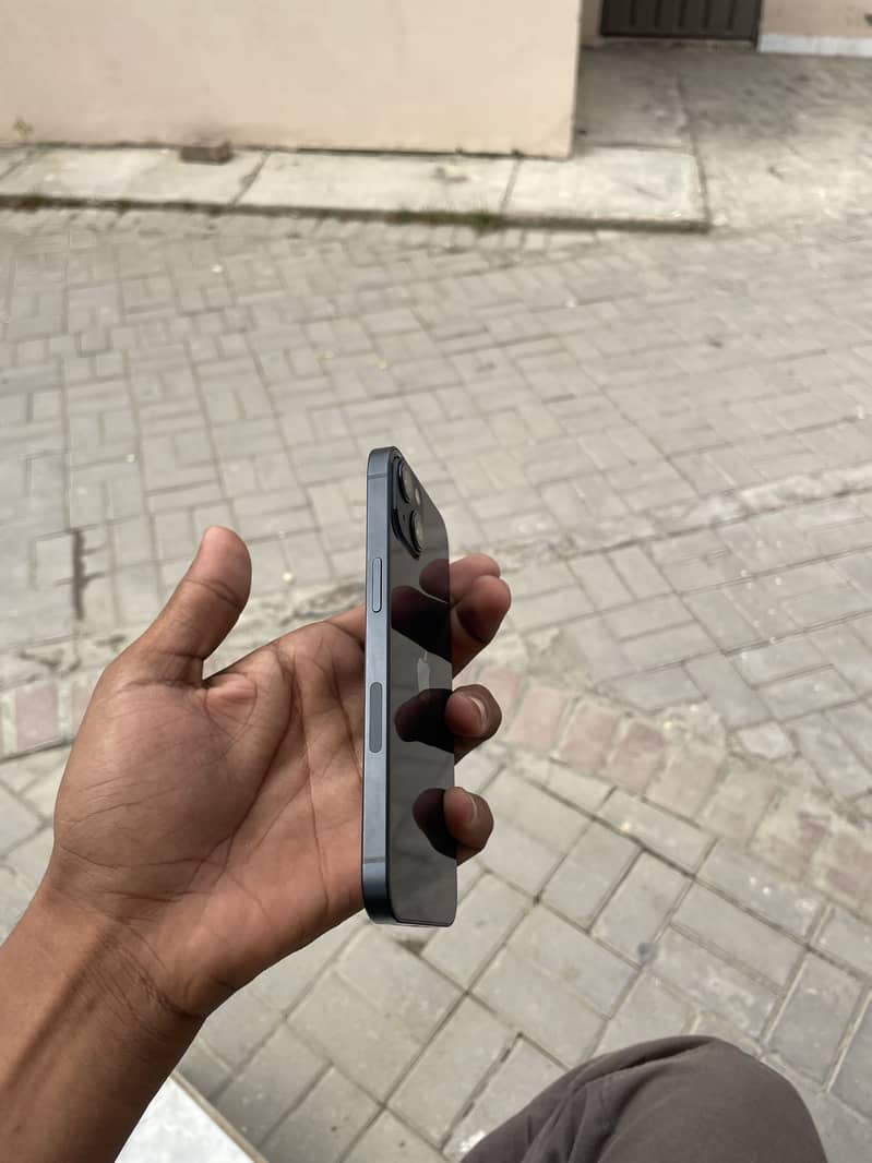 Apple iPhone 13 2