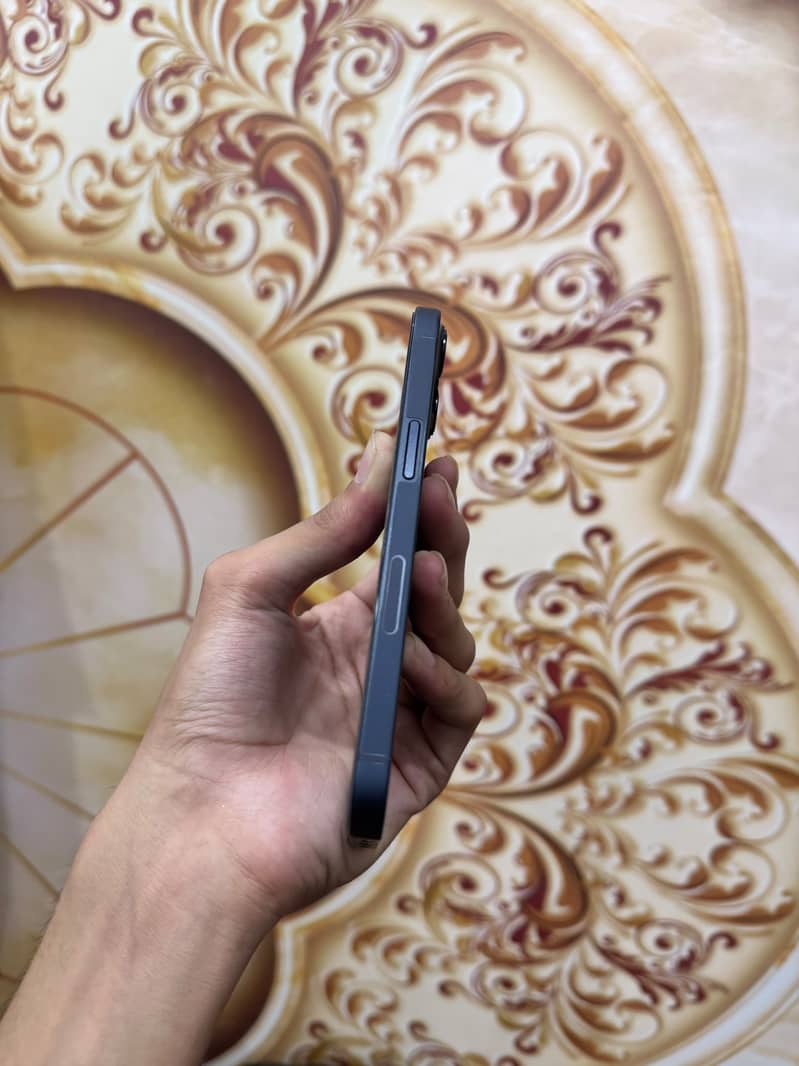 Apple iPhone 13 0
