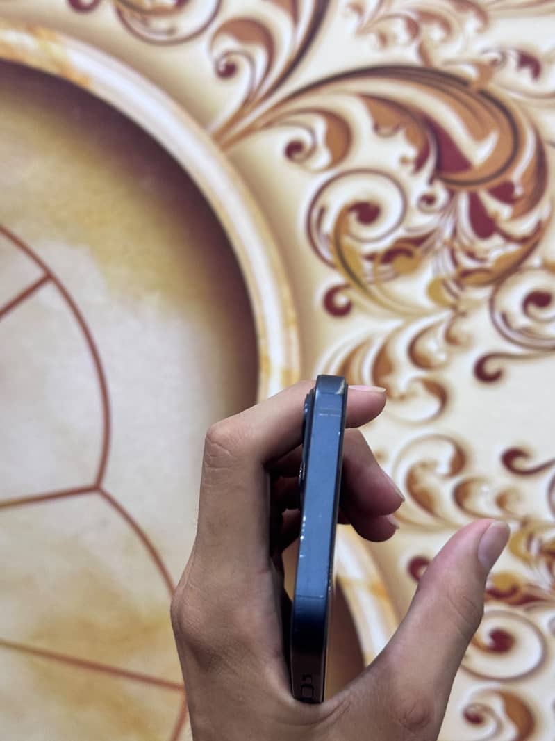 Apple iPhone 13 3