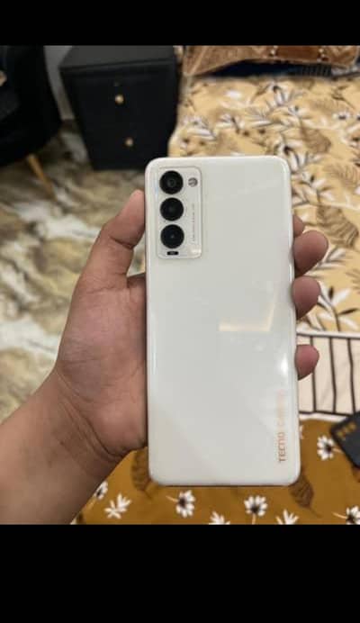Tecno Camon 18