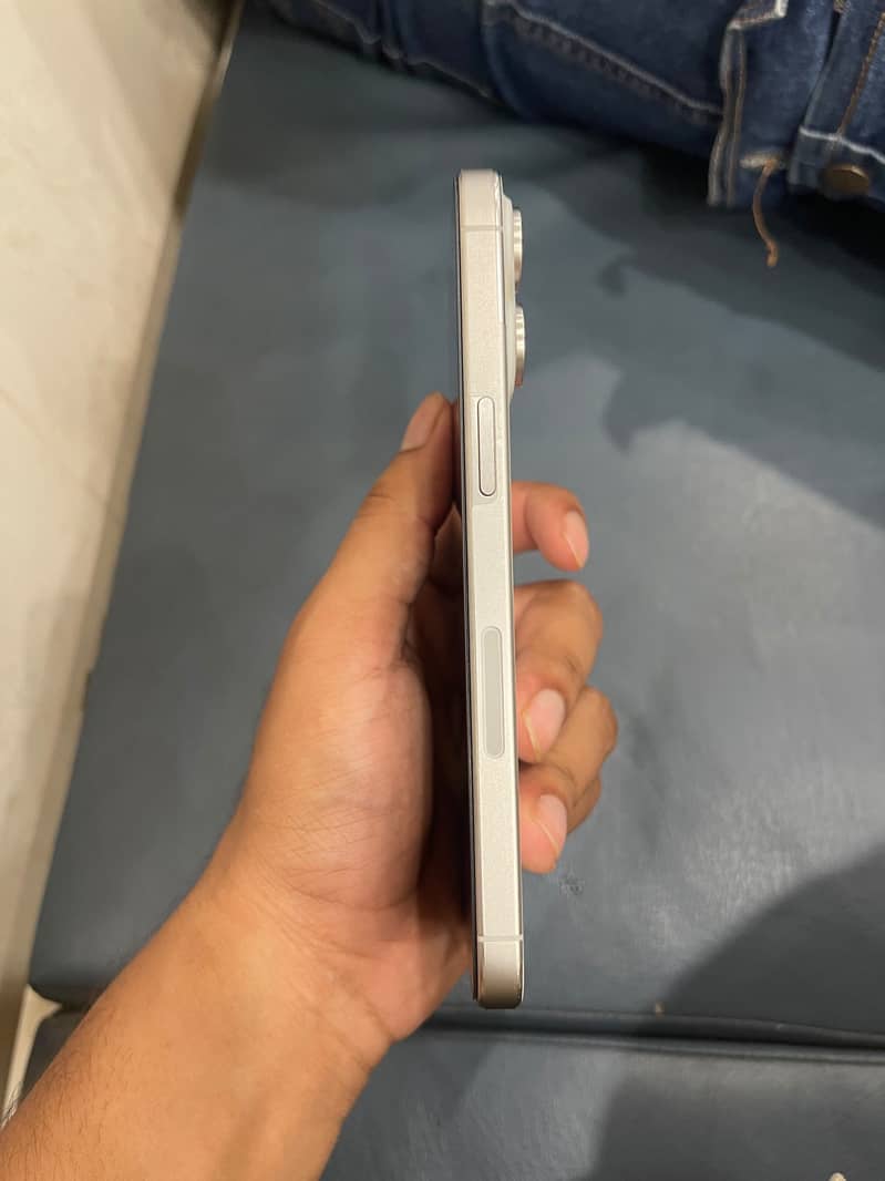 Apple iPhone 15 Pro Max 0