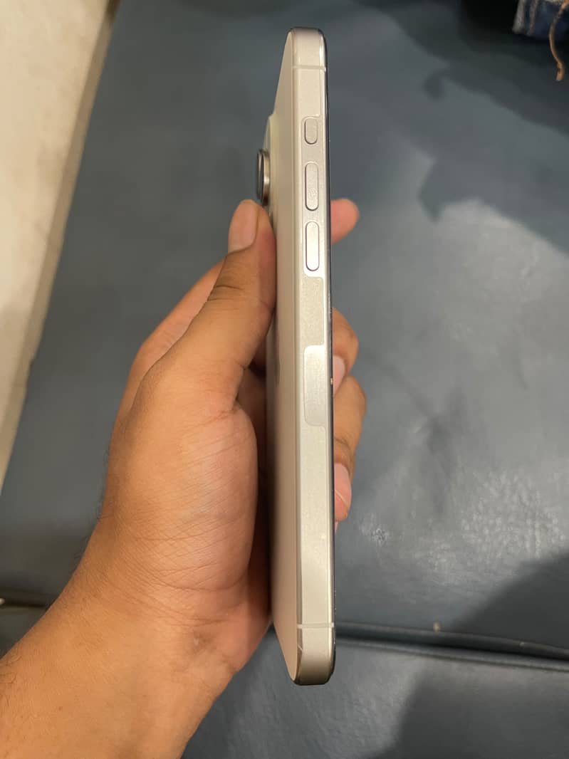 Apple iPhone 15 Pro Max 2