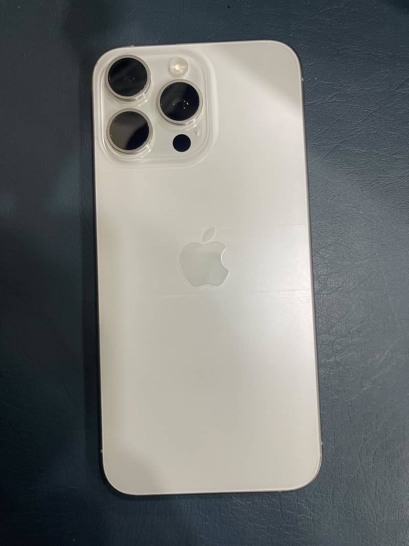 Apple iPhone 15 Pro Max 3