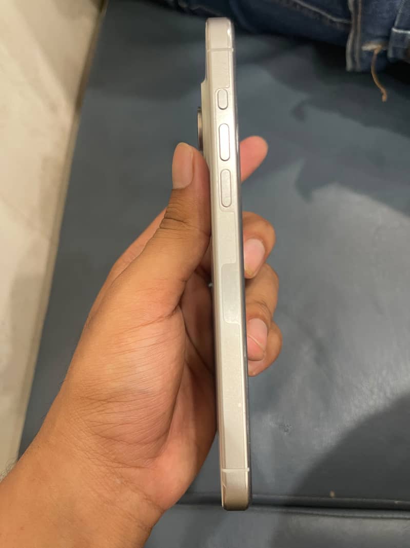 Apple iPhone 15 Pro Max 6