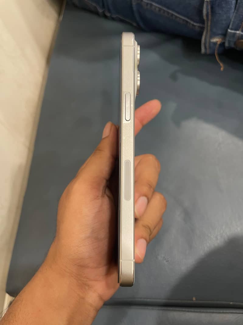 Apple iPhone 15 Pro Max 10