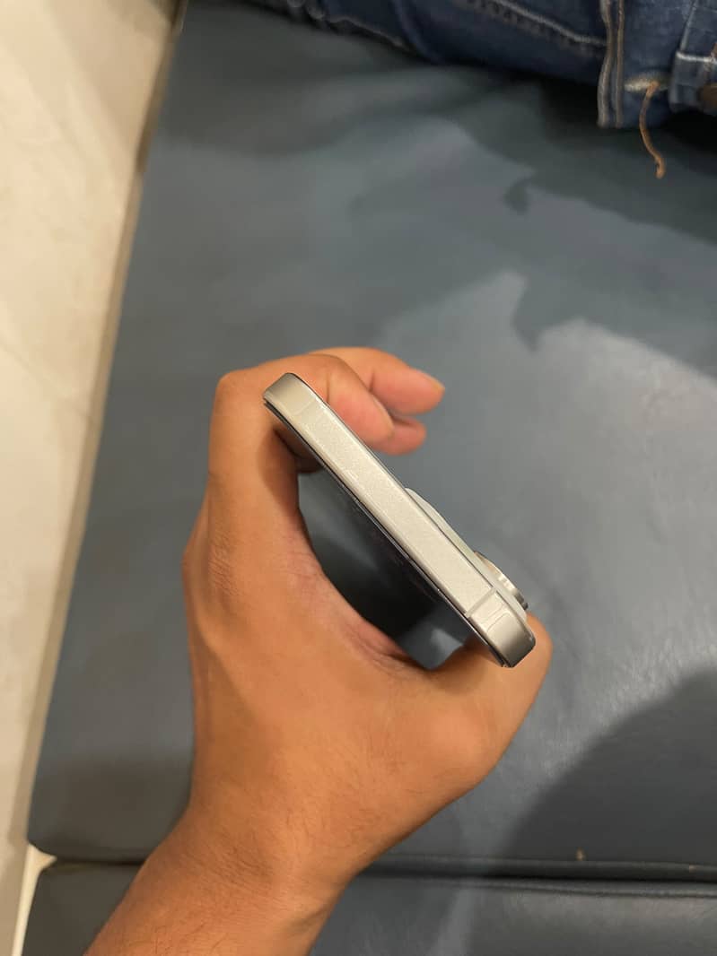Apple iPhone 15 Pro Max 11