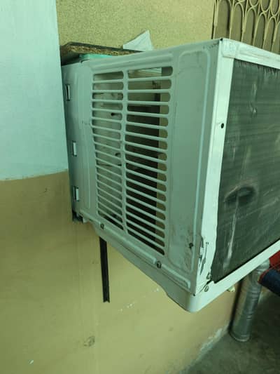Window AC 0.75 Ton – Excellent Condition with Heavy Duty Supply
