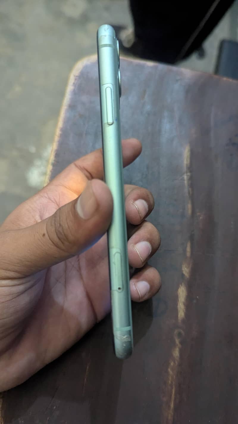 Apple iPhone 11 3