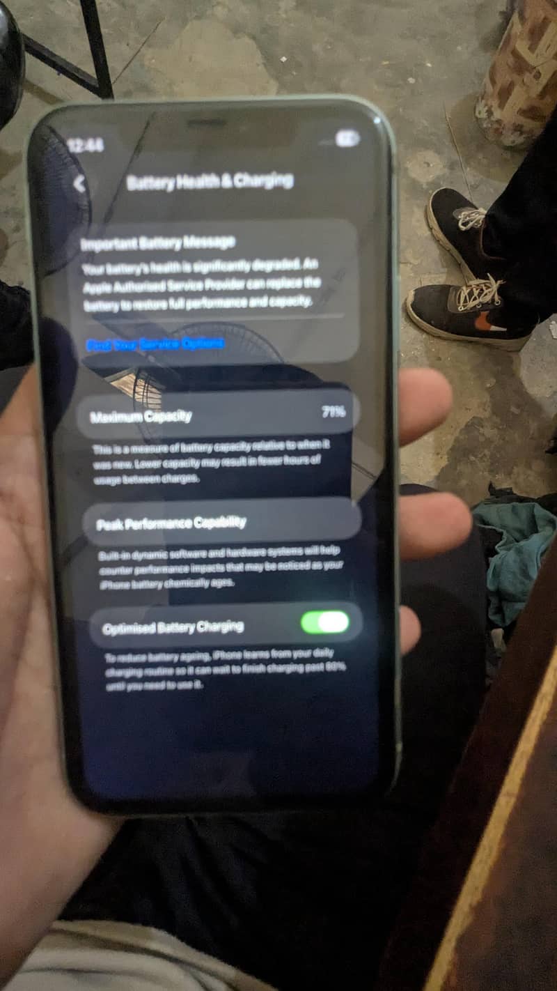 Apple iPhone 11 4