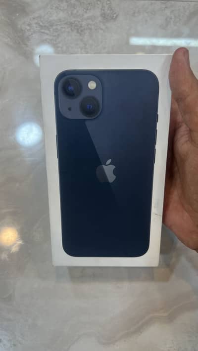 Apple iPhone 13 box pack