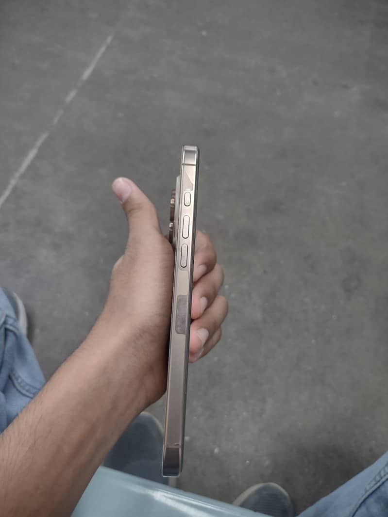 Apple iPhone 16 Pro Max 3
