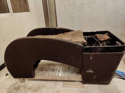 saloon head washing bed