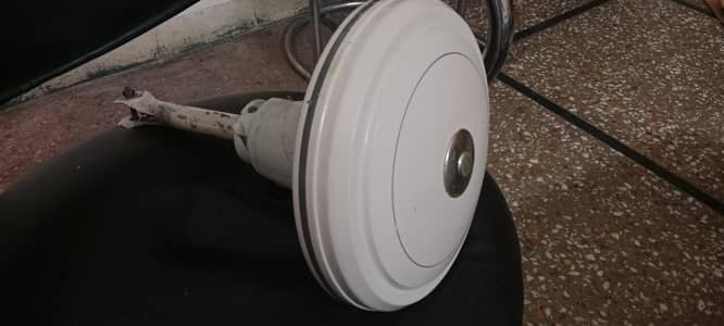Ceiling Fan in 100% working condition for sale