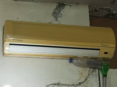 Daikool Daikin 1 ton split Ac for sale 100% working condition