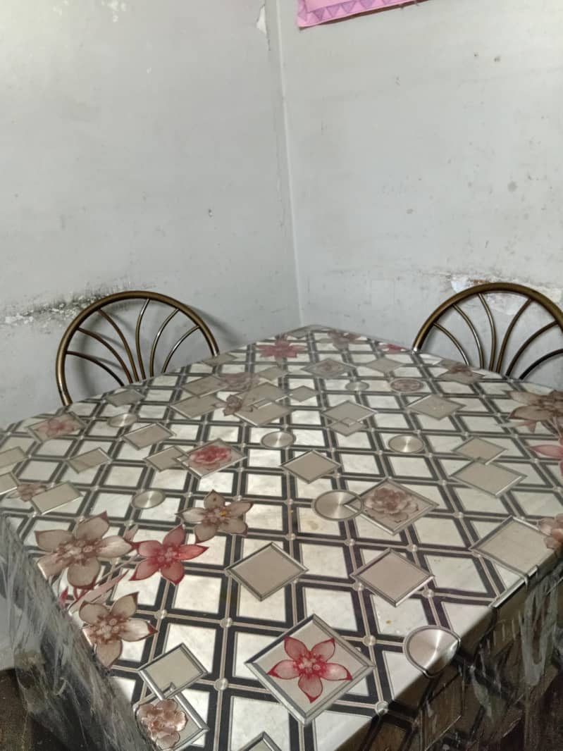 4 seater Dining Table 0