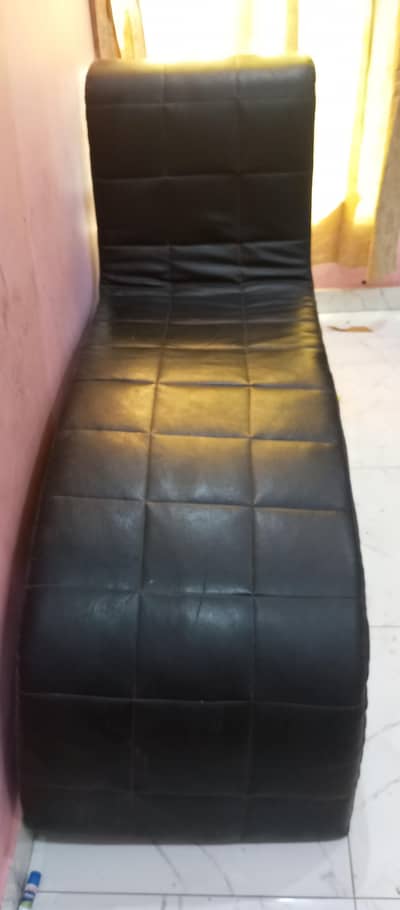 I am selling easy chair