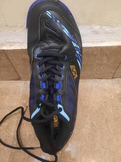 Badminton shoes