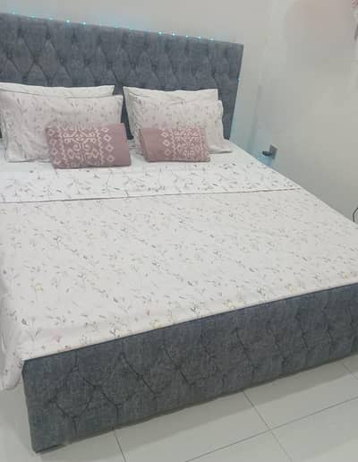 king size moderen  bed