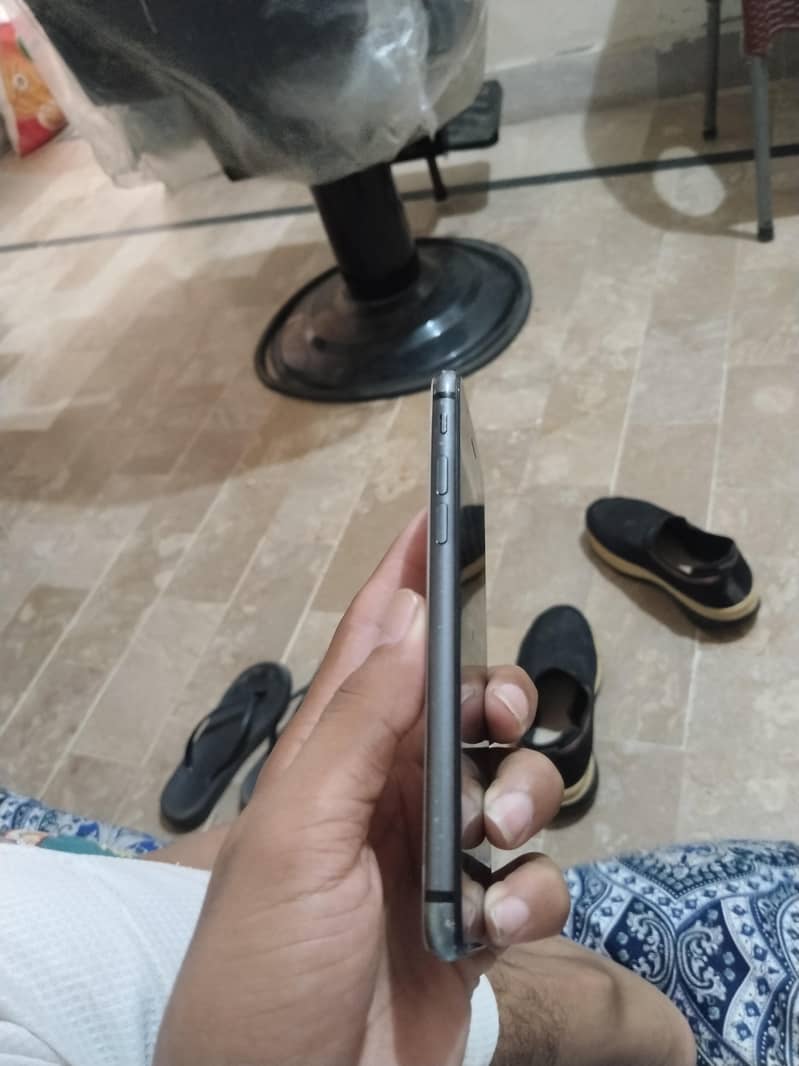 Apple iPhone 8 1
