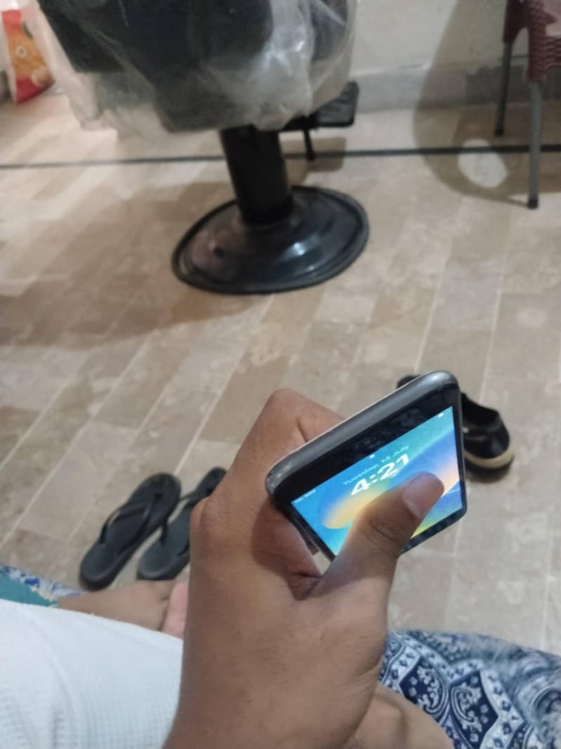 Apple iPhone 8 3