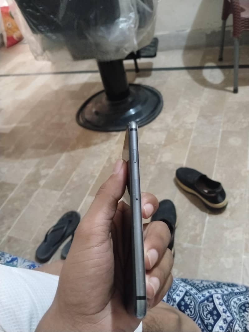 Apple iPhone 8 4