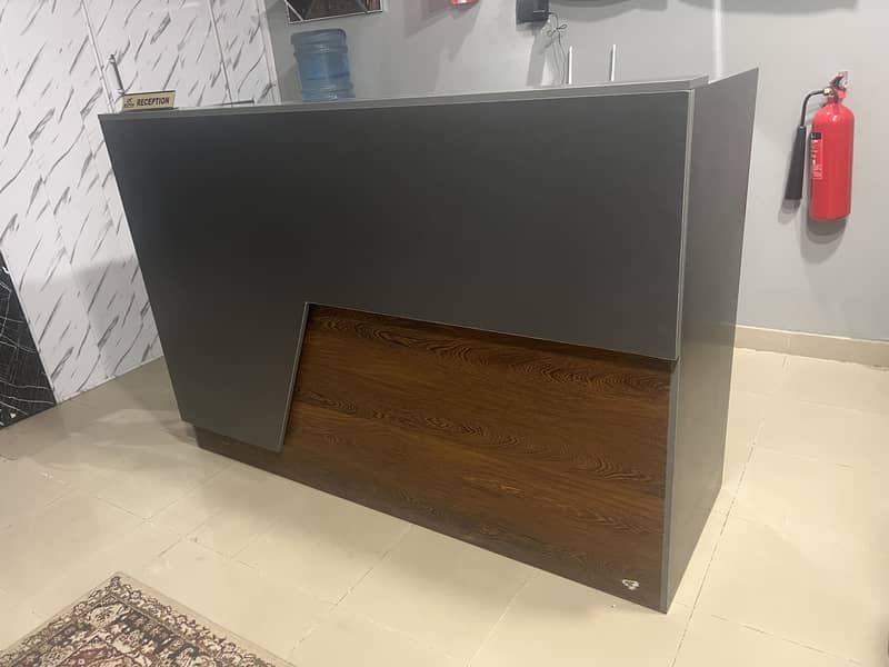 Reception table 2