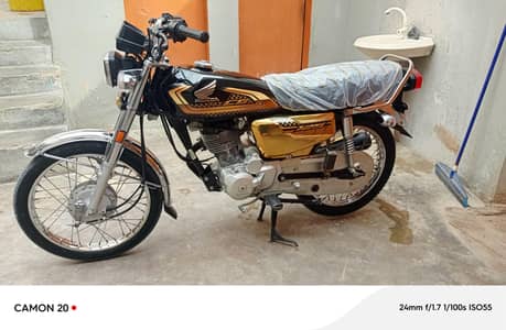 Honda CG125s Gold edition model 2025 ka 1 month unregistered 1950 km