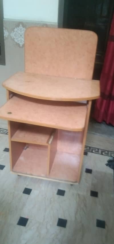 moveable tv plus computer traily
