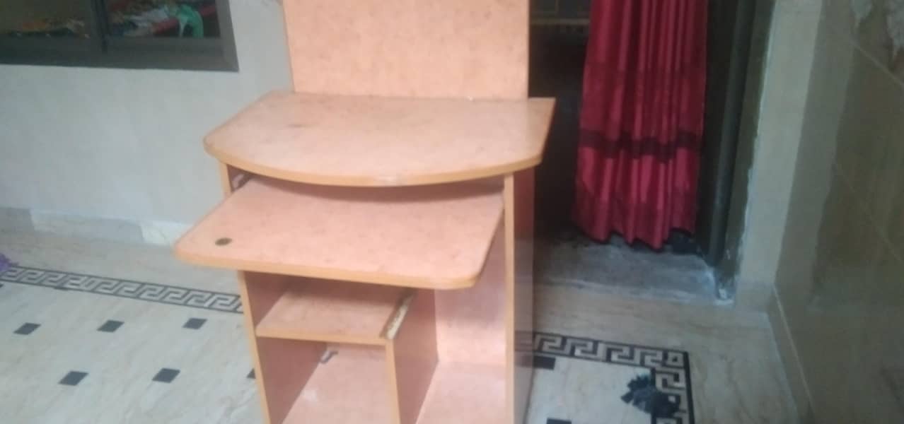 moveable tv plus computer traily 2
