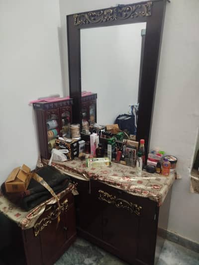 Bed almari dressing metress