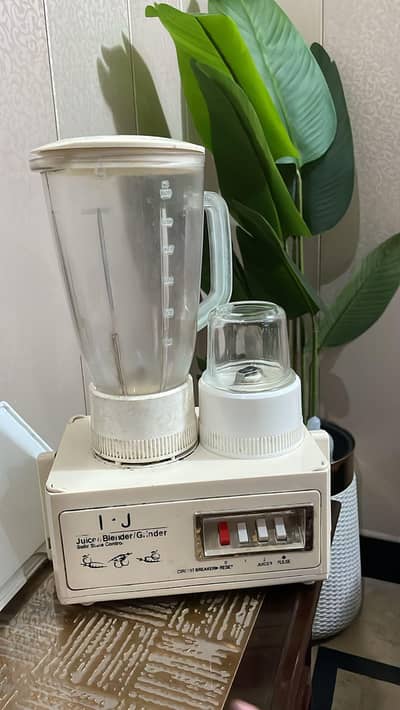 2 Juicers For Sale