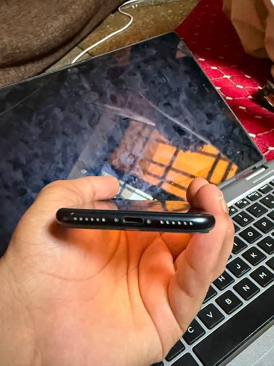 Apple iPhone SE 2023 3