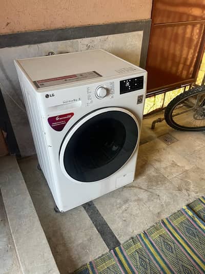 LG FRONT LOAD WASHING MACHINE 8KG
