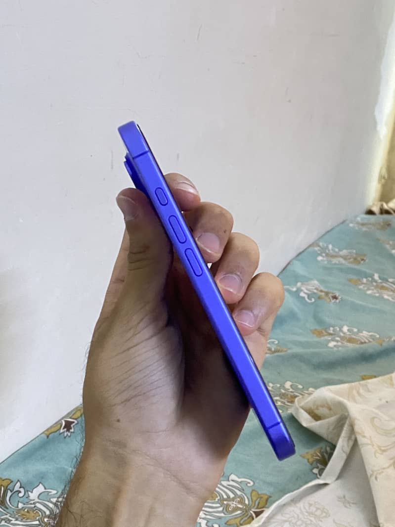 Apple iPhone 16 0