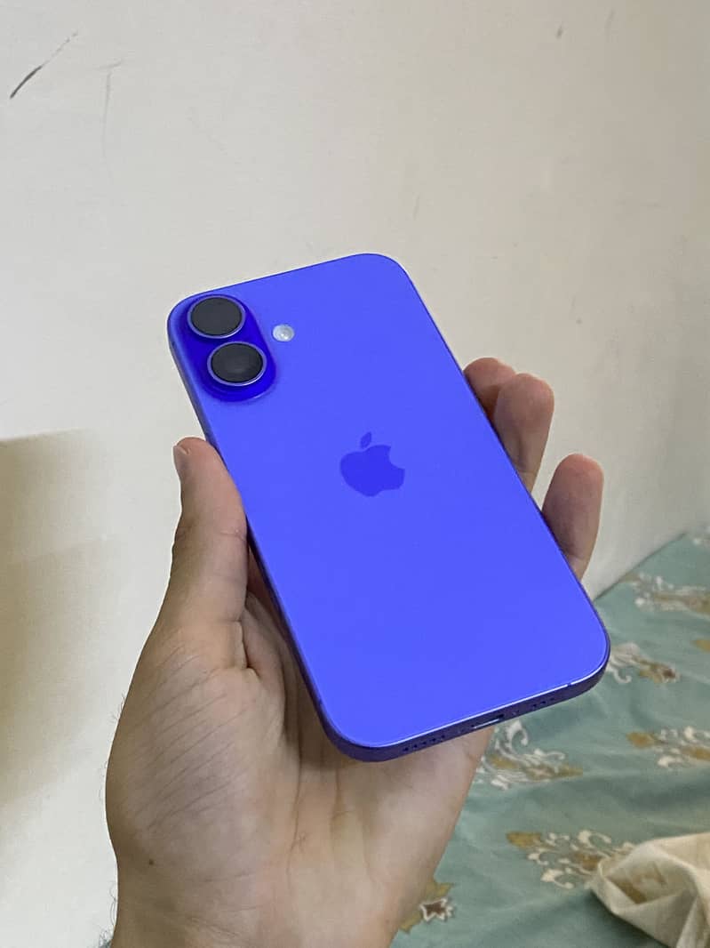 Apple iPhone 16 2