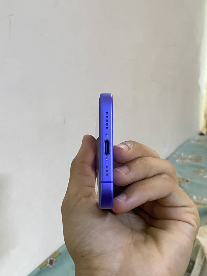 Apple iPhone 16 4