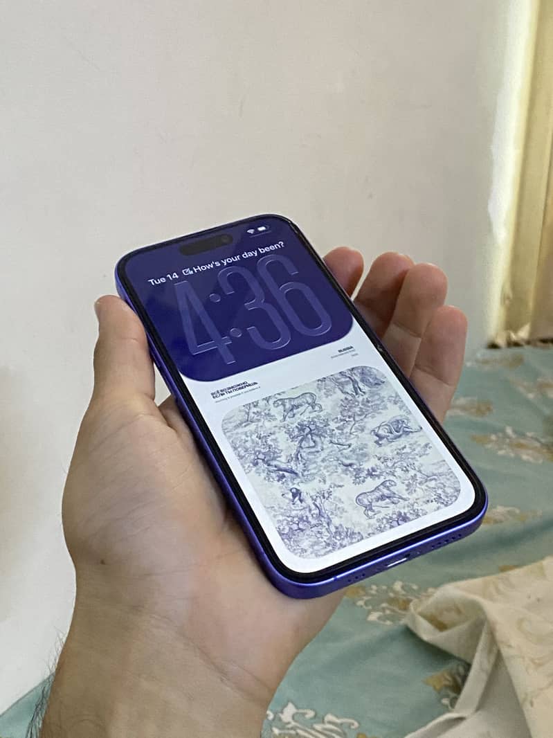 Apple iPhone 16 5