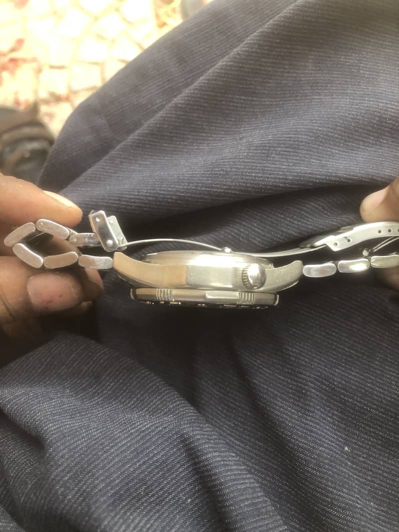 Men watch 2