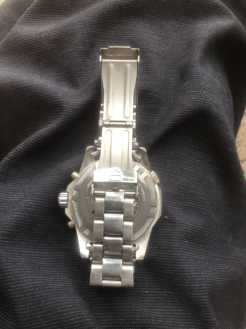 Men watch 3
