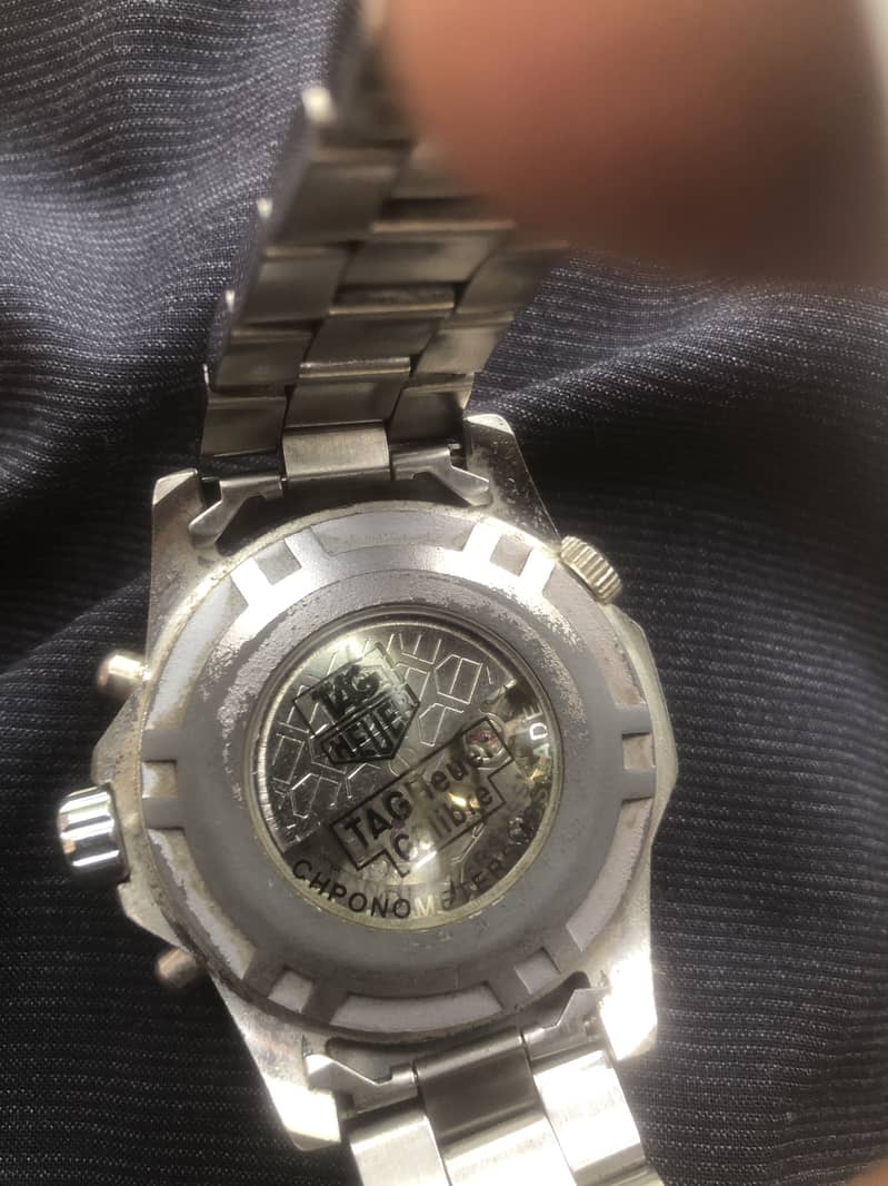 Men watch 4