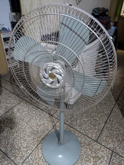 GM. S PEDESTAL FAN ALMOST NEW
